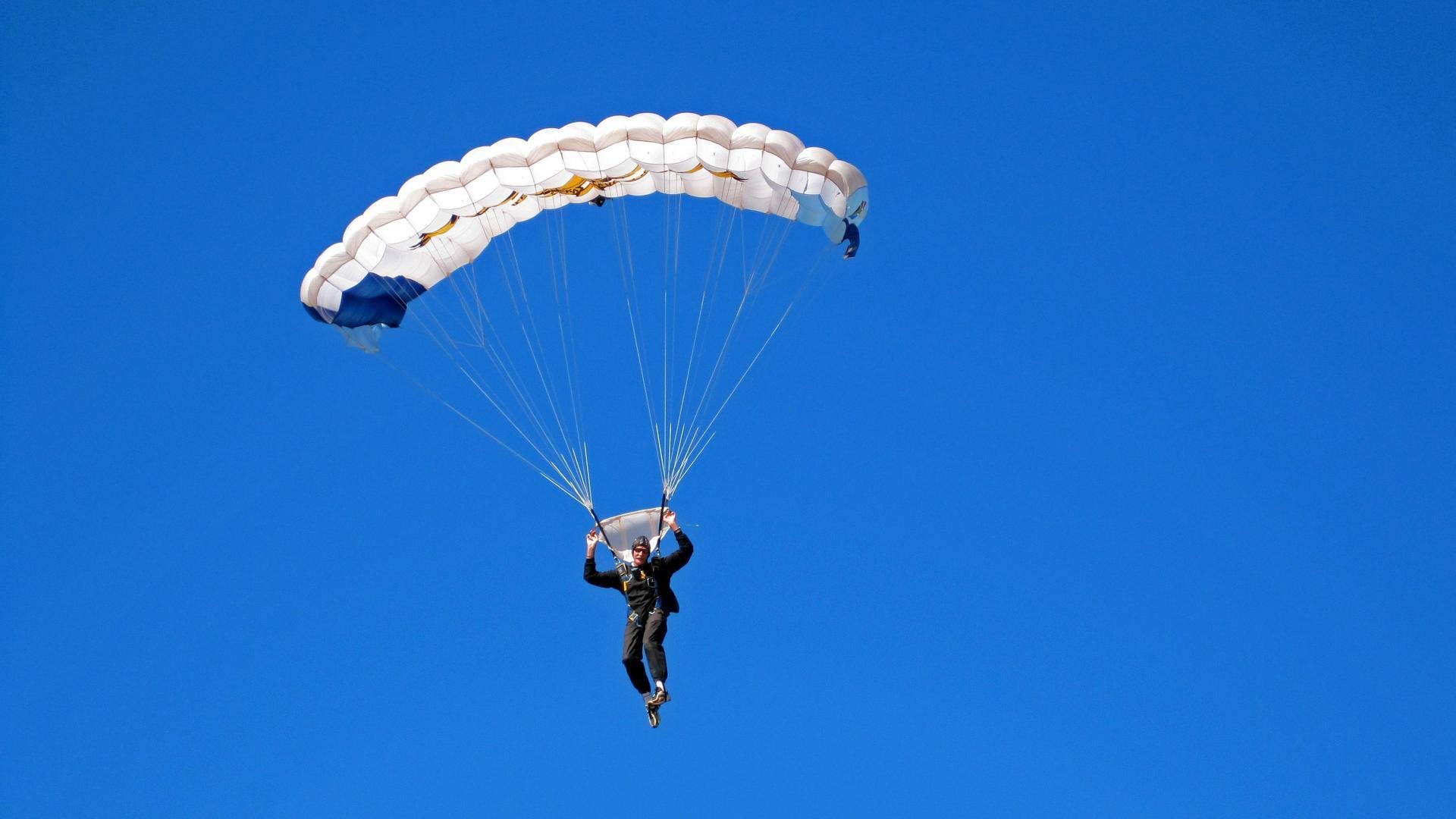 AIYOUXI.COM-西甲门神多次神级扑救，比赛高潮迭起，西甲门将60米吊射